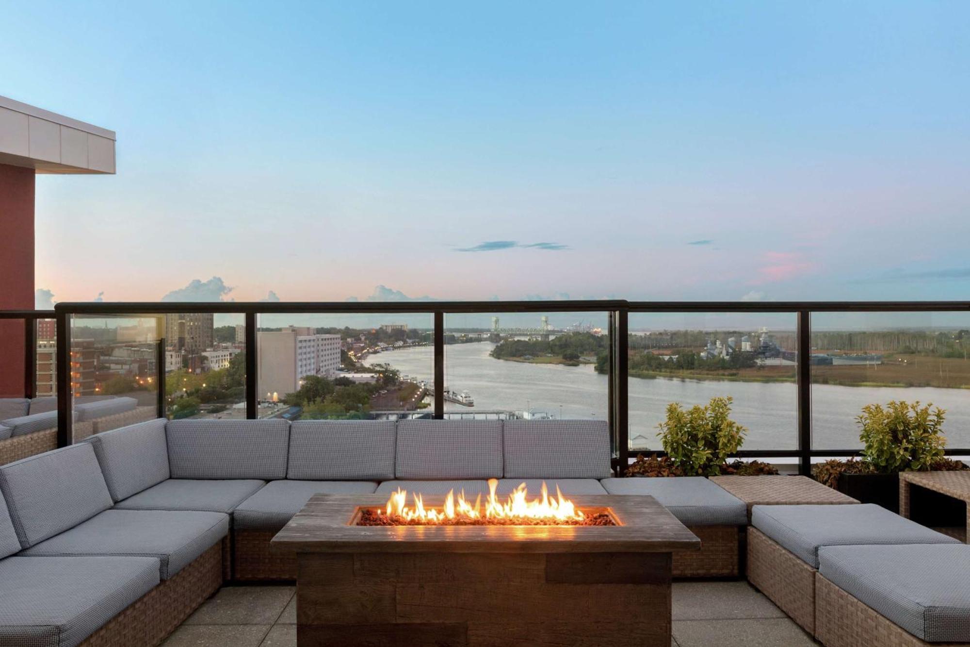 Embassy Suites By Hilton Wilmington Riverfront Eksteriør bilde